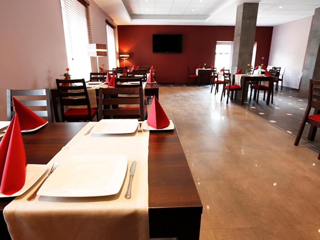 Hotel Otolinski Плоцк Экстерьер фото
